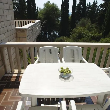 Pinus Guest house Sumartin