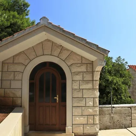 Pinus Πανσιόν Sumartin