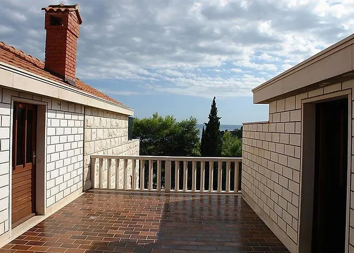 Pinus Πανσιόν Sumartin