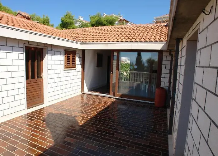 Pinus Πανσιόν 3*